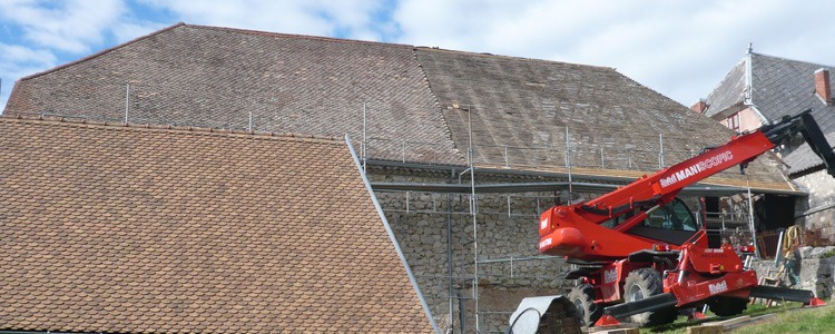 Travaux de charpente couverture zinguerie _ Saint Michel les Portes (3)